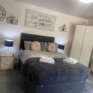 Bv Homely Fifteen At Deighton Apartment